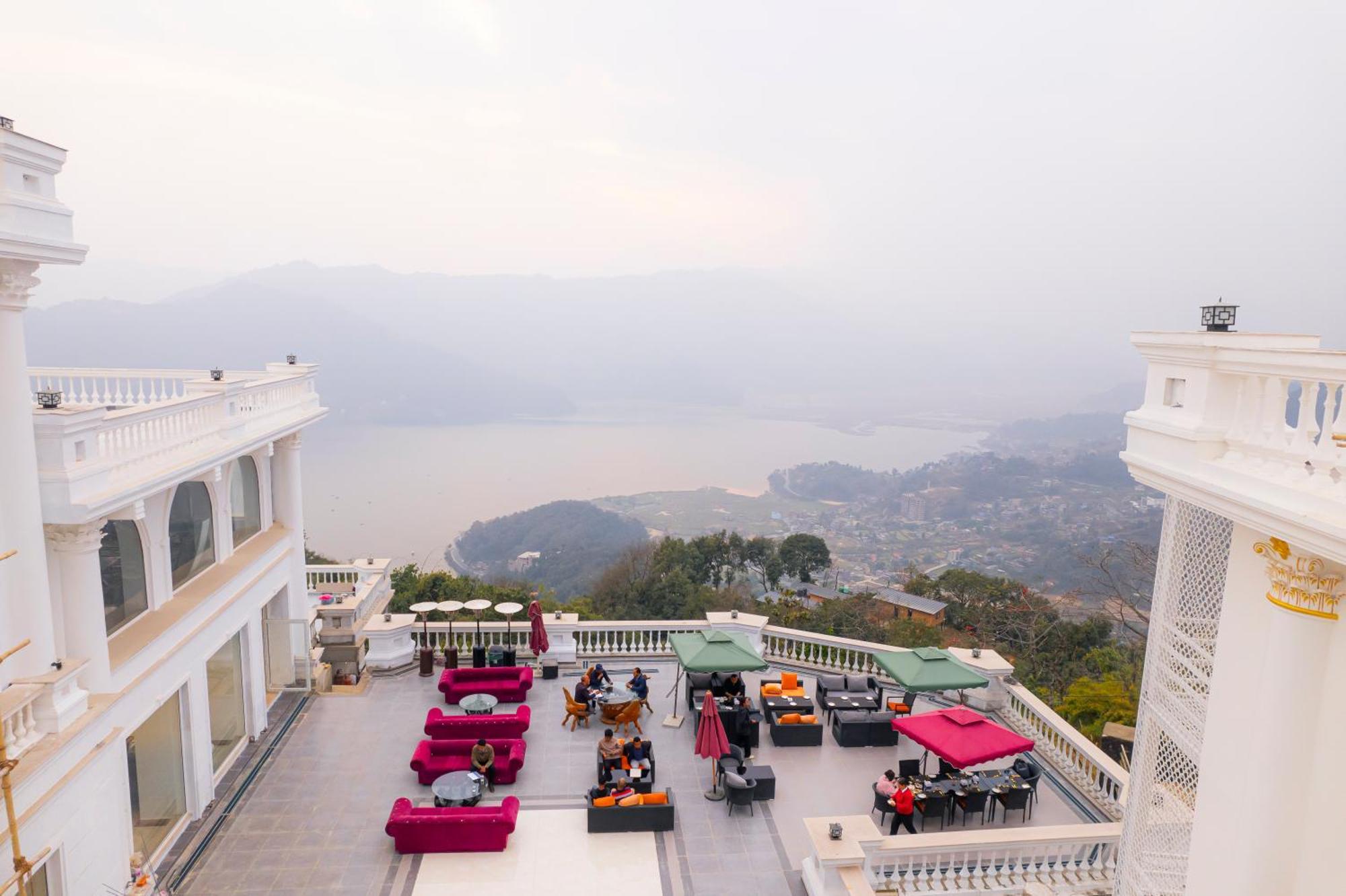 Le Glamour Resort & Wellness Spa Pokhara Exterior foto