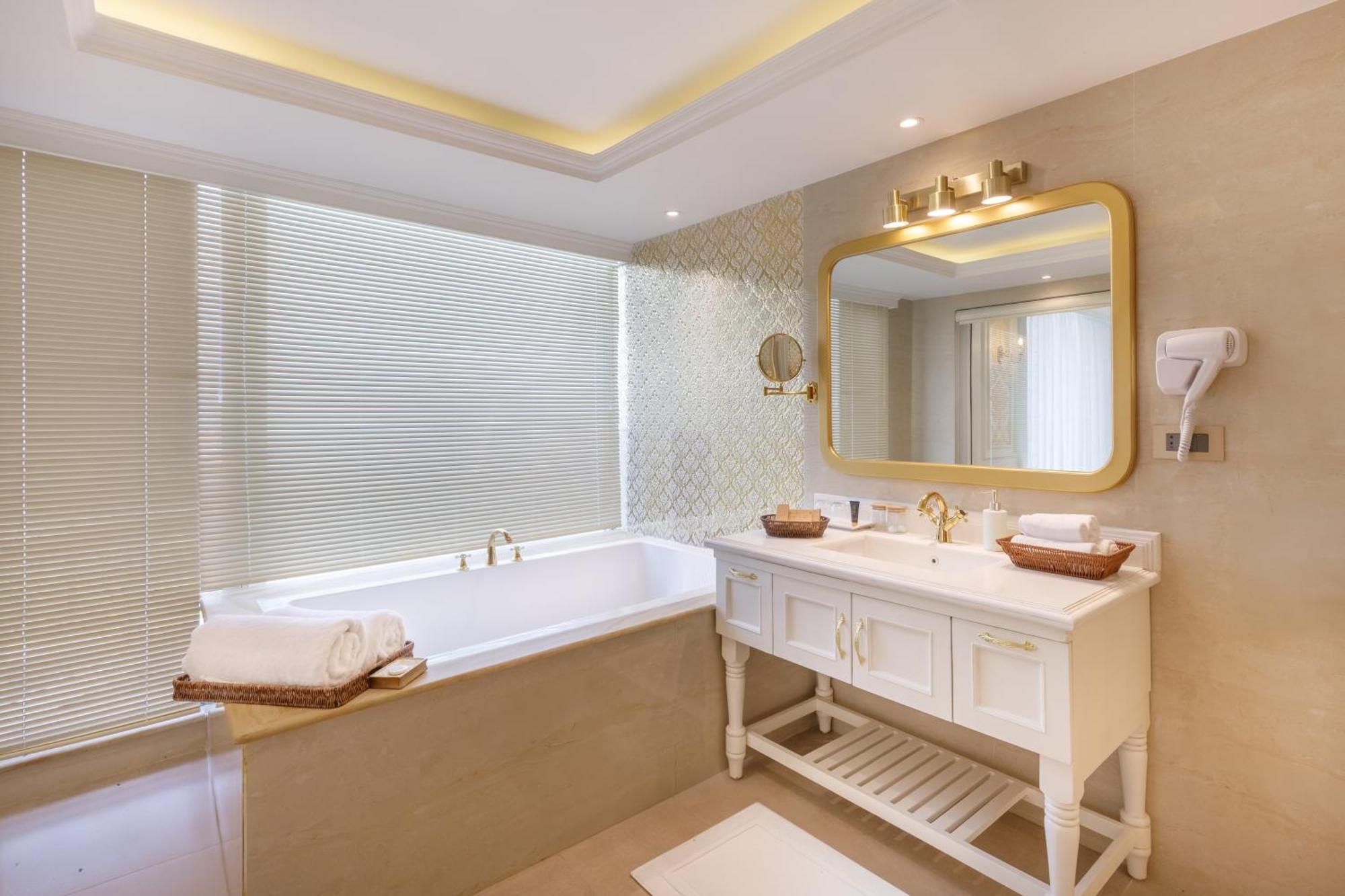 Le Glamour Resort & Wellness Spa Pokhara Exterior foto
