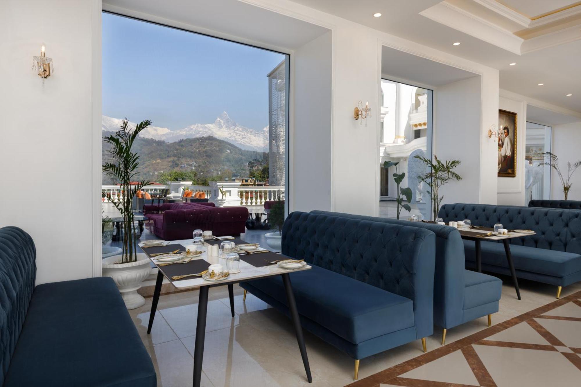Le Glamour Resort & Wellness Spa Pokhara Exterior foto