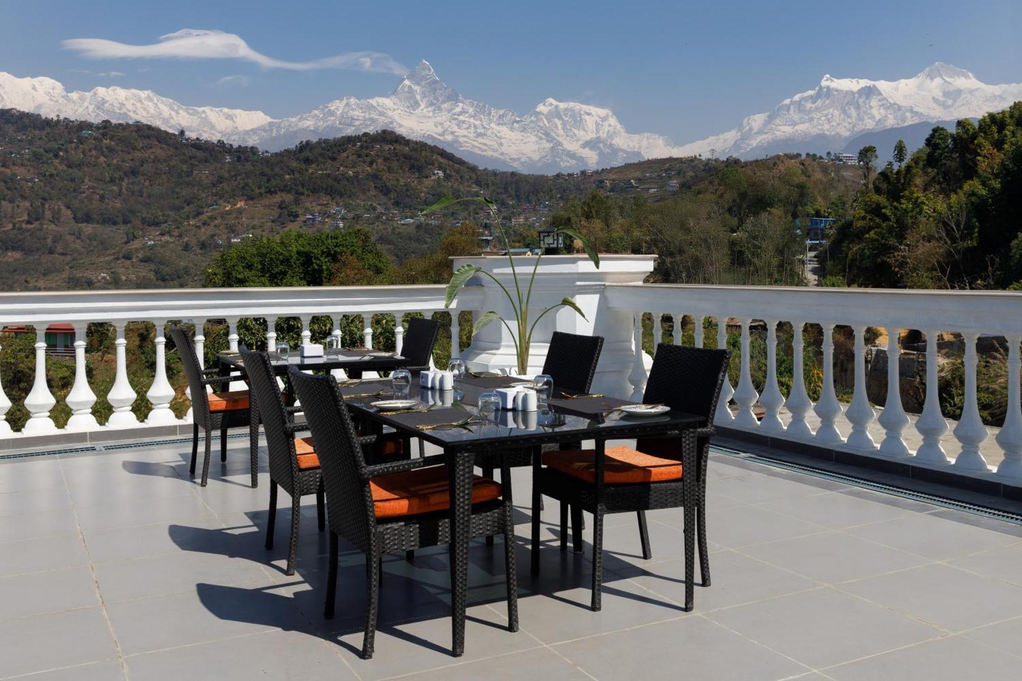 Le Glamour Resort & Wellness Spa Pokhara Exterior foto