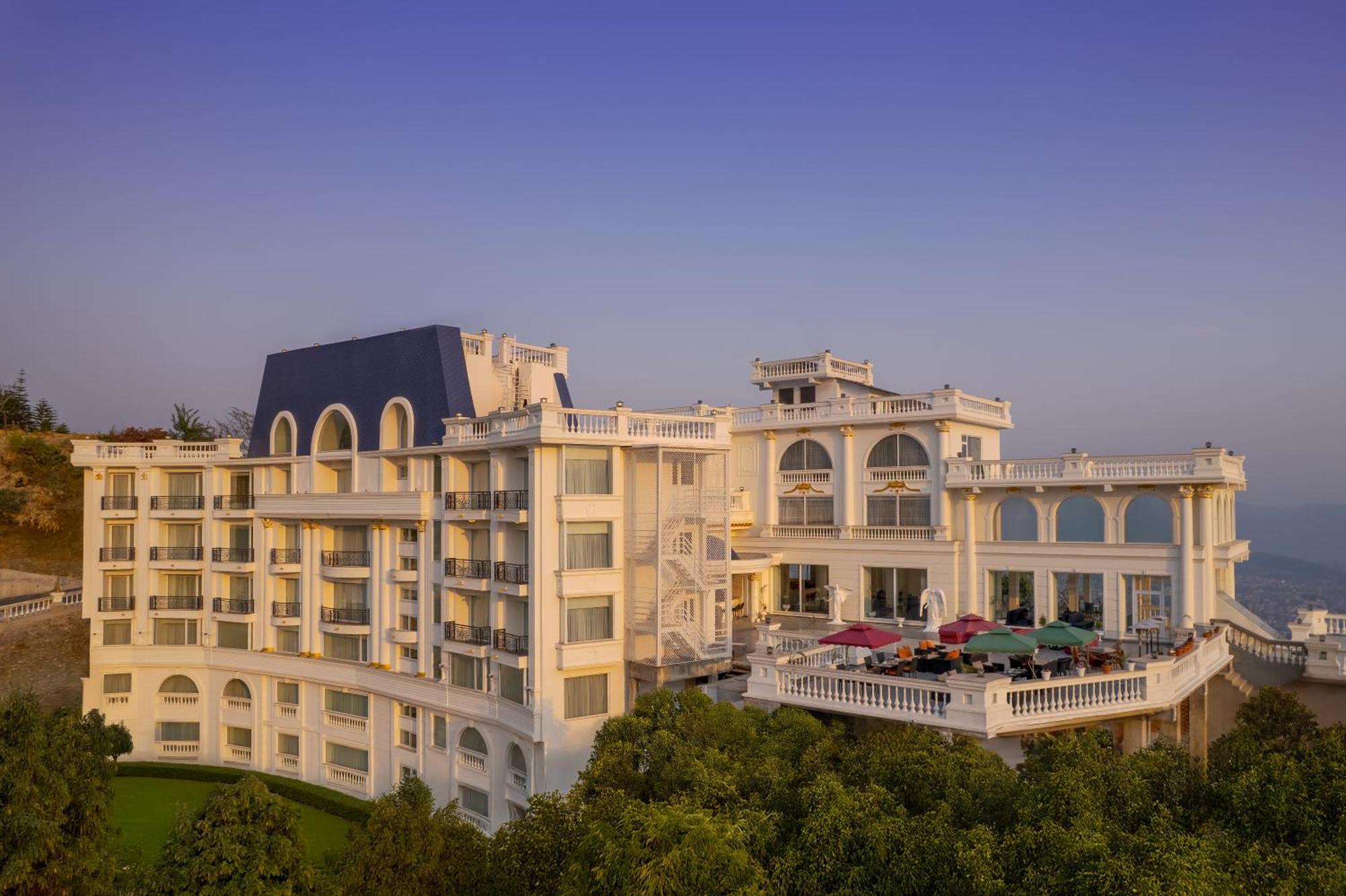 Le Glamour Resort & Wellness Spa Pokhara Exterior foto